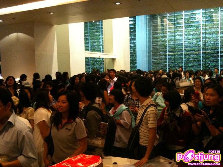 กัน แจกลายเซ็นอัลบั้มกันเอง @ ตึก GMM