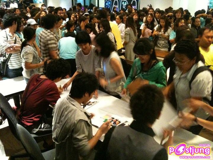 กัน แจกลายเซ็นอัลบั้มกันเอง @ ตึก GMM