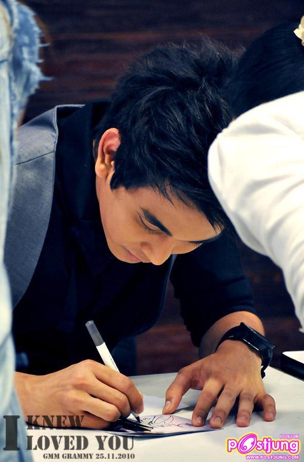 กัน แจกลายเซ็นอัลบั้มกันเอง @ ตึก GMM