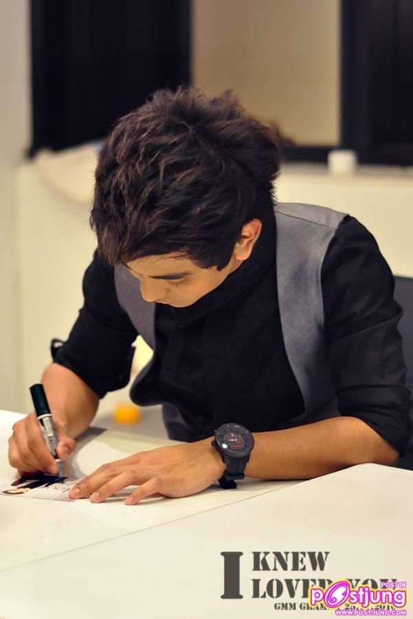 กัน แจกลายเซ็นอัลบั้มกันเอง @ ตึก GMM