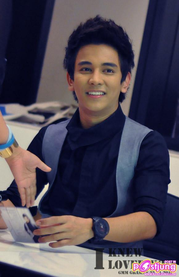 กัน แจกลายเซ็นอัลบั้มกันเอง @ ตึก GMM