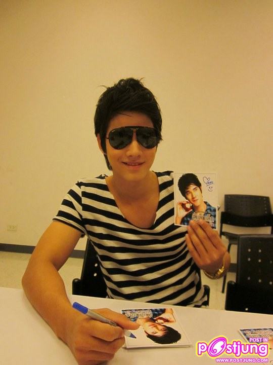 มาริโอ้ แจกลายเซ็นvcd-dvd หนังสิ่งเล็กๆ