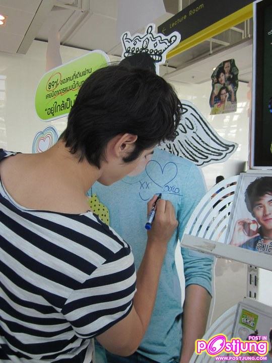 มาริโอ้ แจกลายเซ็นvcd-dvd หนังสิ่งเล็กๆ