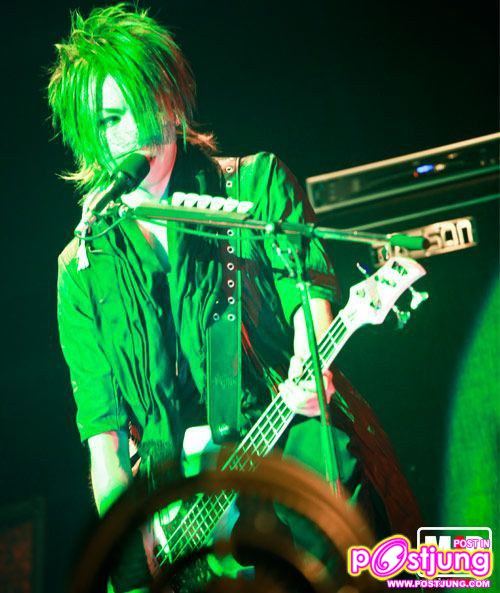 Bass = Visual Kei