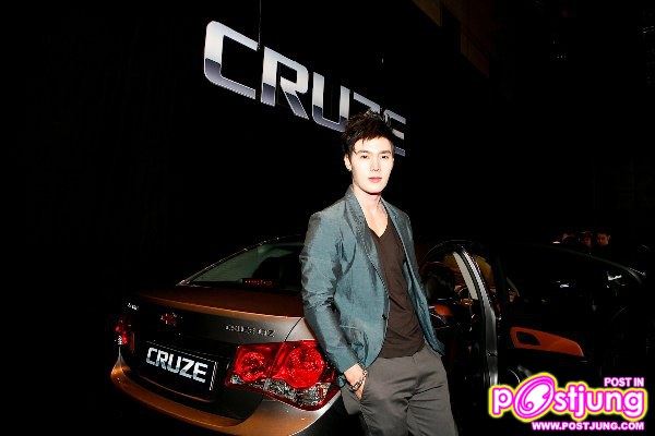 อาร์ต สัจจากาจ & ต๊ะ วริษฐ์ งานCruze Launch 23-Nov-2010