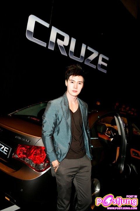 อาร์ต สัจจากาจ & ต๊ะ วริษฐ์ งานCruze Launch 23-Nov-2010