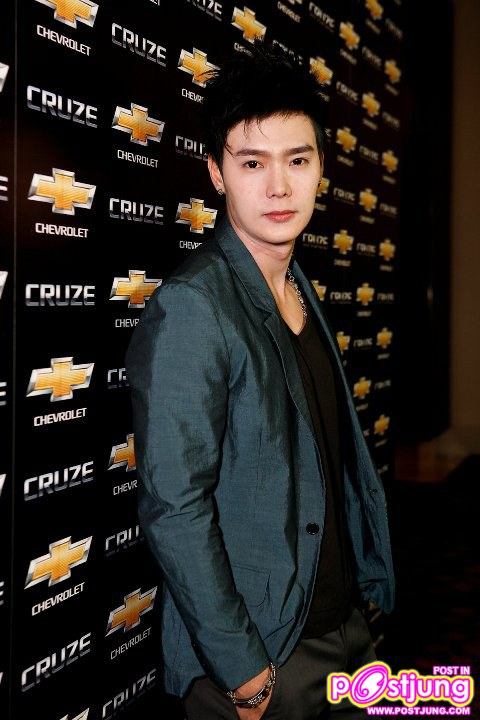 อาร์ต สัจจากาจ & ต๊ะ วริษฐ์ งานCruze Launch 23-Nov-2010
