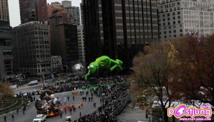 Kylie Minogue Performs at the Macy’s Thanksgiving Parade New York