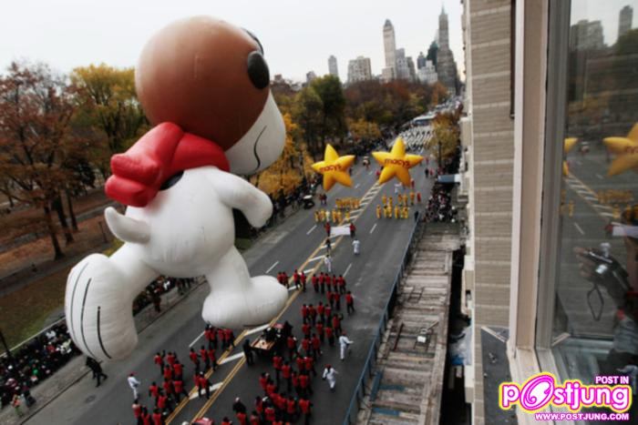 Kylie Minogue Performs at the Macy’s Thanksgiving Parade New York