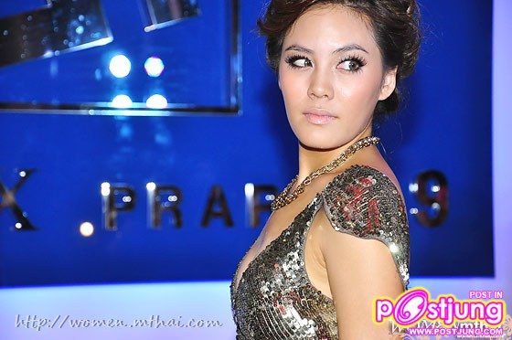 4 สาว ประชันสวย (อั้ม แคท พลอย เจนี่) ในงานเปิดตัว โชว์รูม คาร์แมกซ์