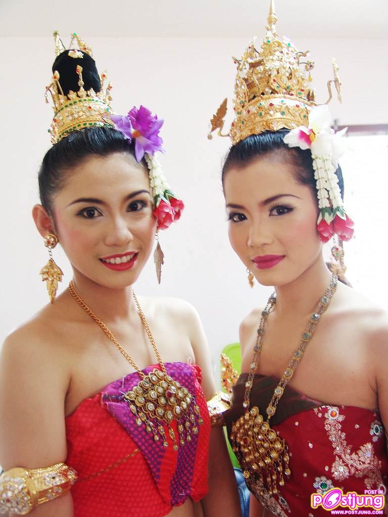 ตัวเอกทั้งสองนาง