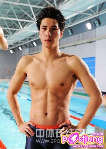 นักว่ายน้ำประเทศจีน หล่อล่ำ