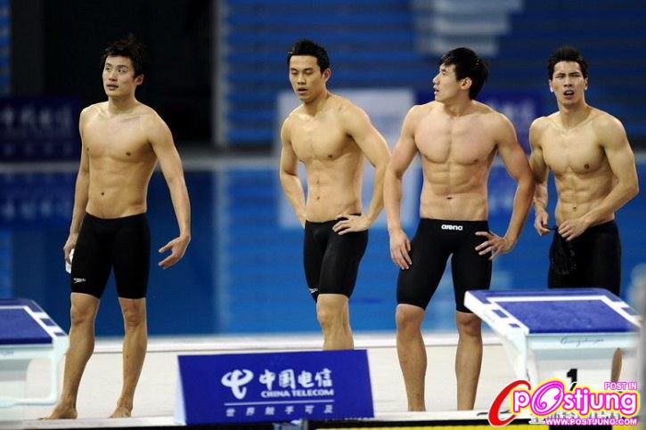 นักว่ายน้ำประเทศจีน หล่อล่ำ