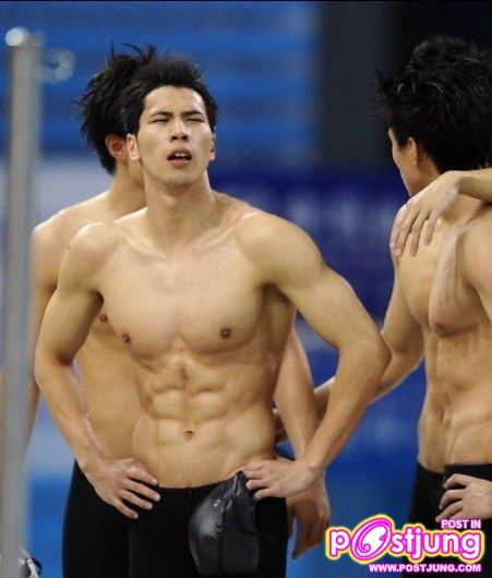 นักว่ายน้ำประเทศจีน หล่อล่ำ