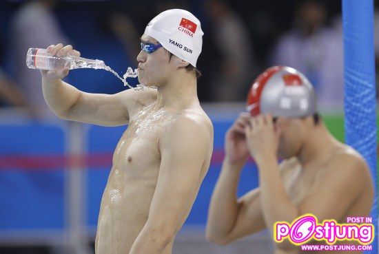 นักว่ายน้ำประเทศจีน หล่อล่ำ