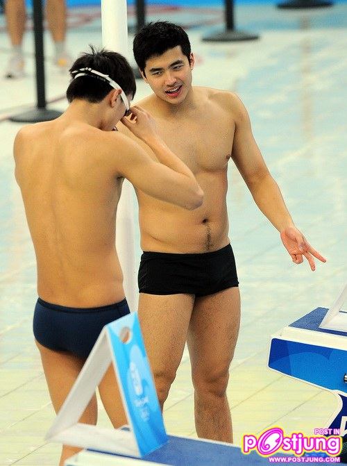 นักว่ายน้ำประเทศจีน หล่อล่ำ