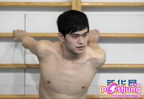 นักว่ายน้ำประเทศจีน หล่อล่ำ