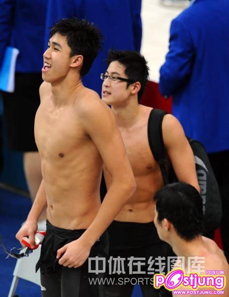 นักว่ายน้ำประเทศจีน หล่อล่ำ