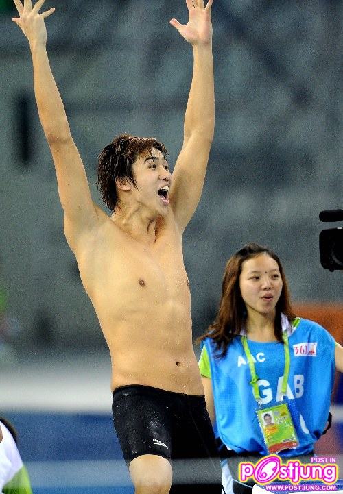 นักว่ายน้ำประเทศจีน หล่อล่ำ