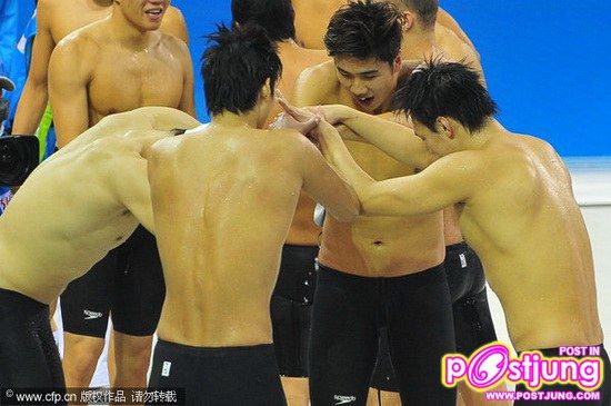 นักว่ายน้ำประเทศจีน หล่อล่ำ