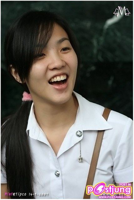 ลอยแก้ว น้องใหม่ร้ายบริสุทธิ์