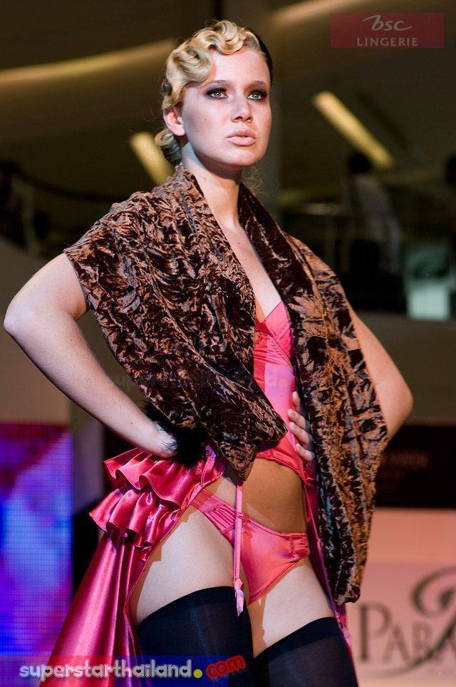 งานเดินแบบแฟชั่นชุดชั้นใน Lingeries (Bsc , ELLE , VR , Kullasatri)