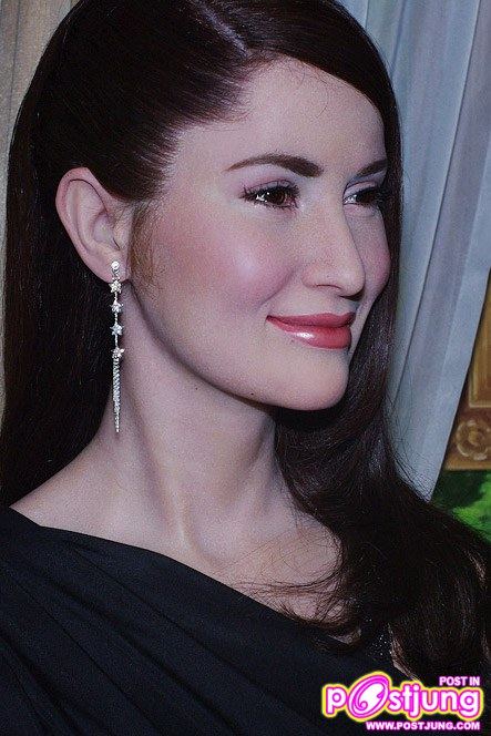 เปิดตัวหุ่นขี้ผึ้งพระเอก-นางเอกคู่ขวัญ แอน ทองประสม และ เคน ธีรเดช