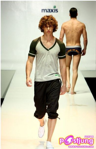 STUD FASHION SHOWCASE