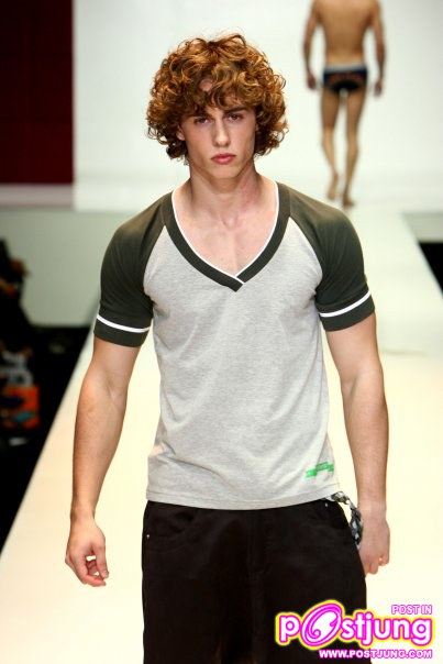 STUD FASHION SHOWCASE