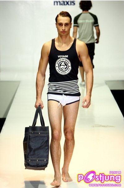 STUD FASHION SHOWCASE