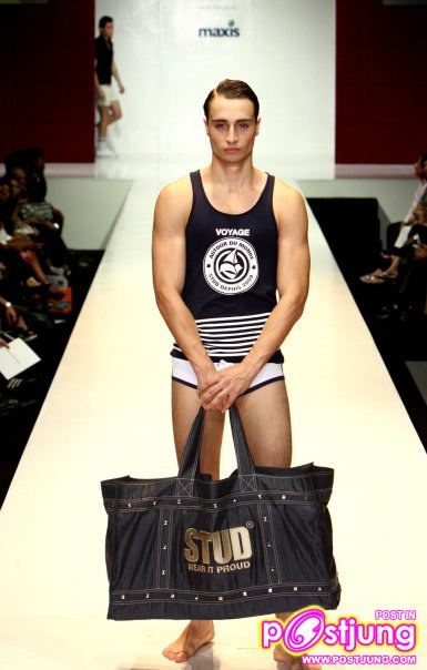 STUD FASHION SHOWCASE