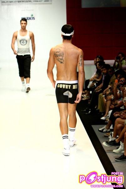 STUD FASHION SHOWCASE