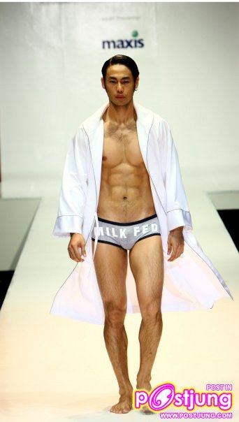 STUD FASHION SHOWCASE