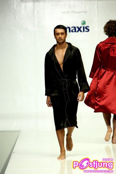 STUD FASHION SHOWCASE