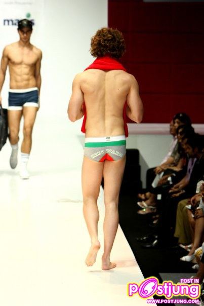 STUD FASHION SHOWCASE