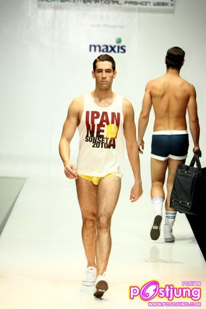 STUD FASHION SHOWCASE