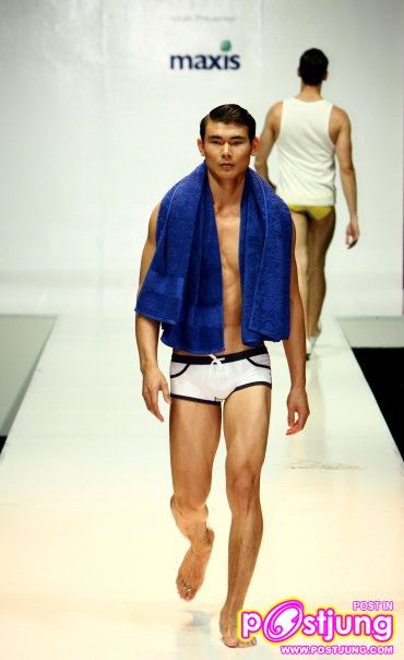 STUD FASHION SHOWCASE