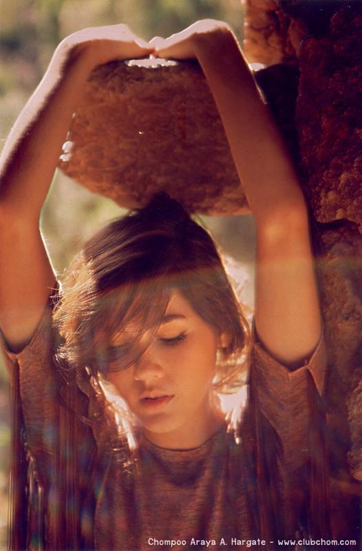 ชมพู่ ถ่ายแบบโพสท่าได้สวยและดูมีศิลปะมาก