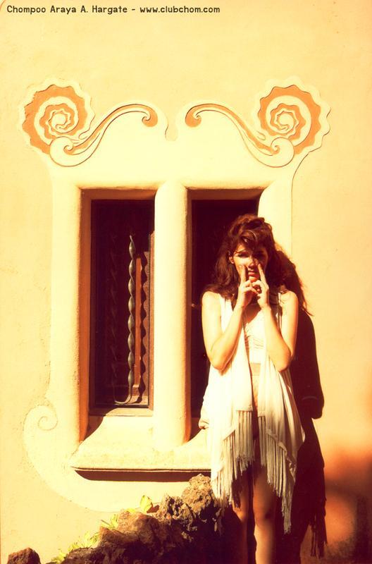 ชมพู่ ถ่ายแบบโพสท่าได้สวยและดูมีศิลปะมาก