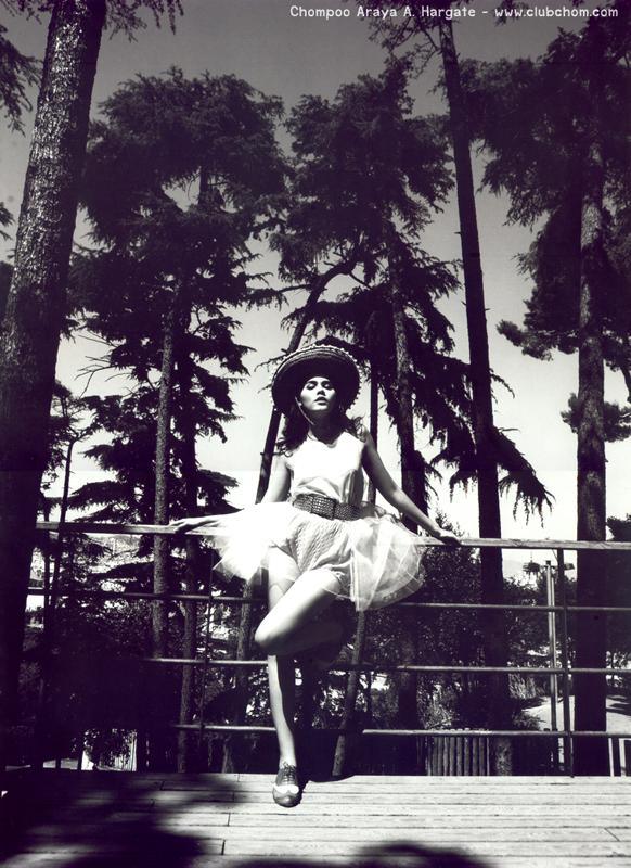 ชมพู่ ถ่ายแบบโพสท่าได้สวยและดูมีศิลปะมาก