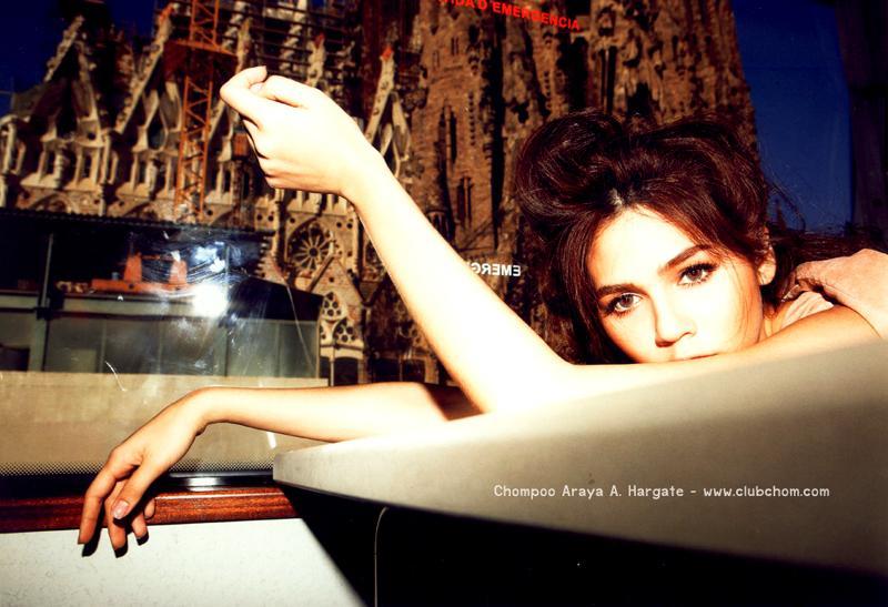 ชมพู่ ถ่ายแบบโพสท่าได้สวยและดูมีศิลปะมาก