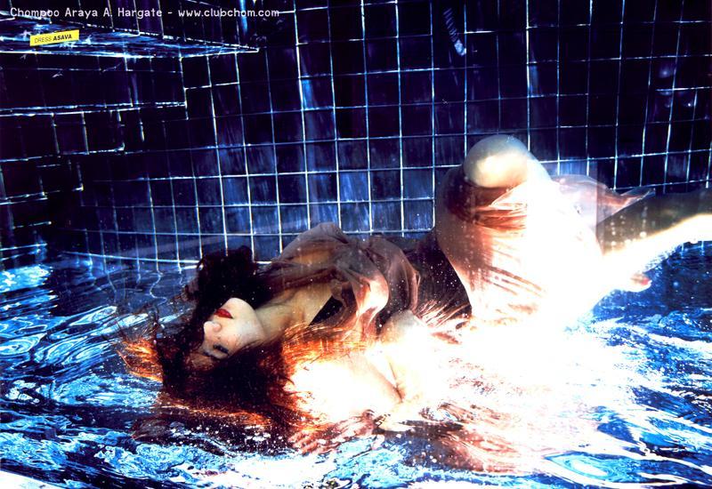 ชมพู่ ถ่ายแบบโพสท่าได้สวยและดูมีศิลปะมาก