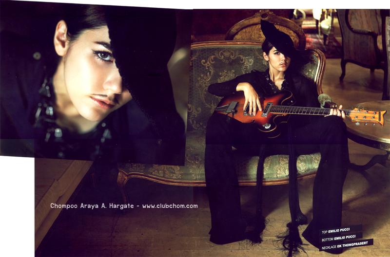 ชมพู่ ถ่ายแบบโพสท่าได้สวยและดูมีศิลปะมาก