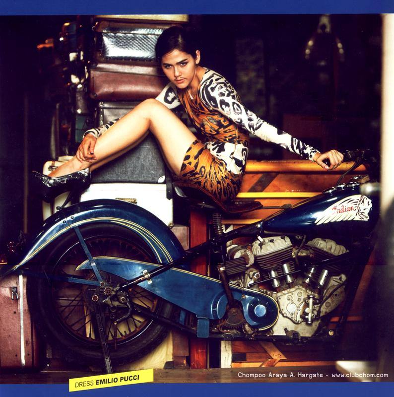 ชมพู่ ถ่ายแบบโพสท่าได้สวยและดูมีศิลปะมาก