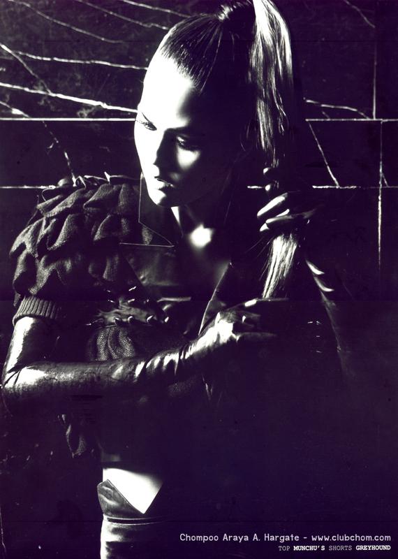 ชมพู่ ถ่ายแบบโพสท่าได้สวยและดูมีศิลปะมาก