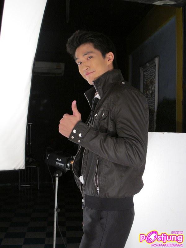 ภาพเบื้องหลังการถ่ายโฆษณาของไผ่-พาทิศ