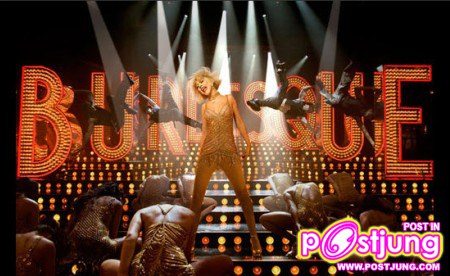 Burlesque ในเมืองไทยมีชื่อว่า "บาร์รัก เวทีร้อน"