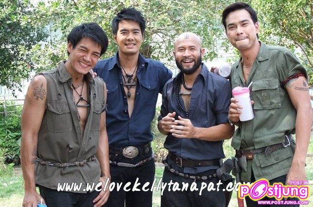 เคลลี่ ธนะพัฒน์ (หล่อล่ำ) จากละคร เสือสั่งฟ้า