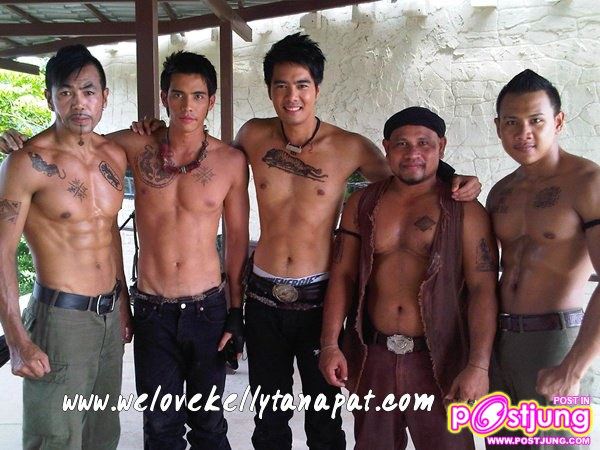 เคลลี่ ธนะพัฒน์ (หล่อล่ำ) จากละคร เสือสั่งฟ้า