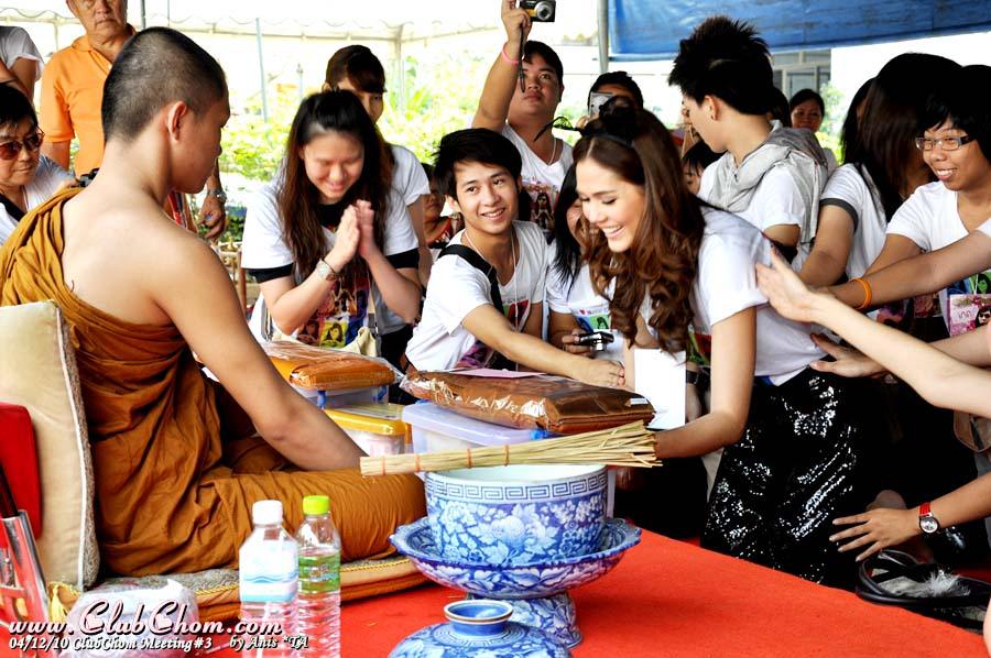 ชมพู่ ทำบุญน่ารักมากๆ